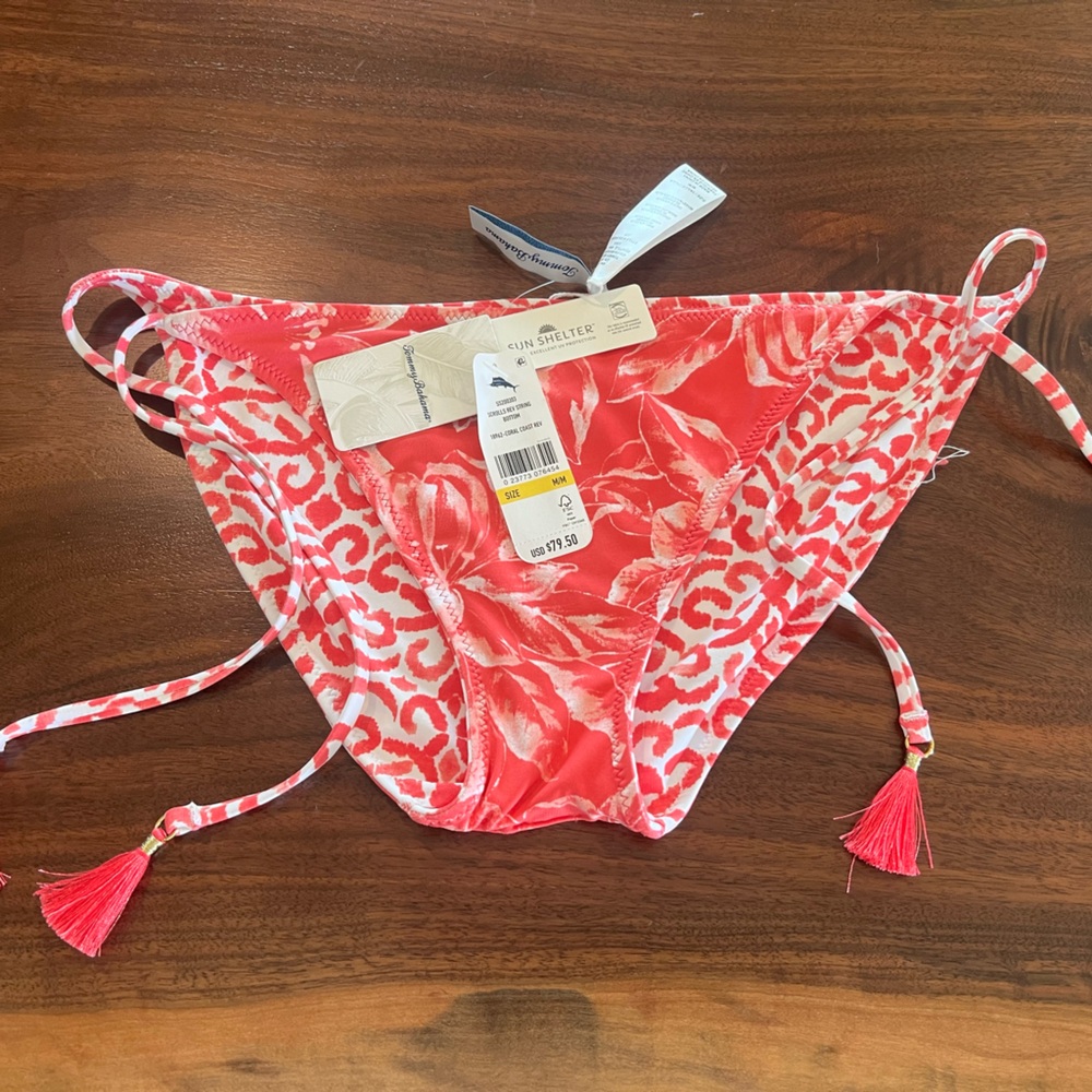 Beautiful REVERSIBLE Pink and White Tommy Bahama Bikini bottoms. NWT